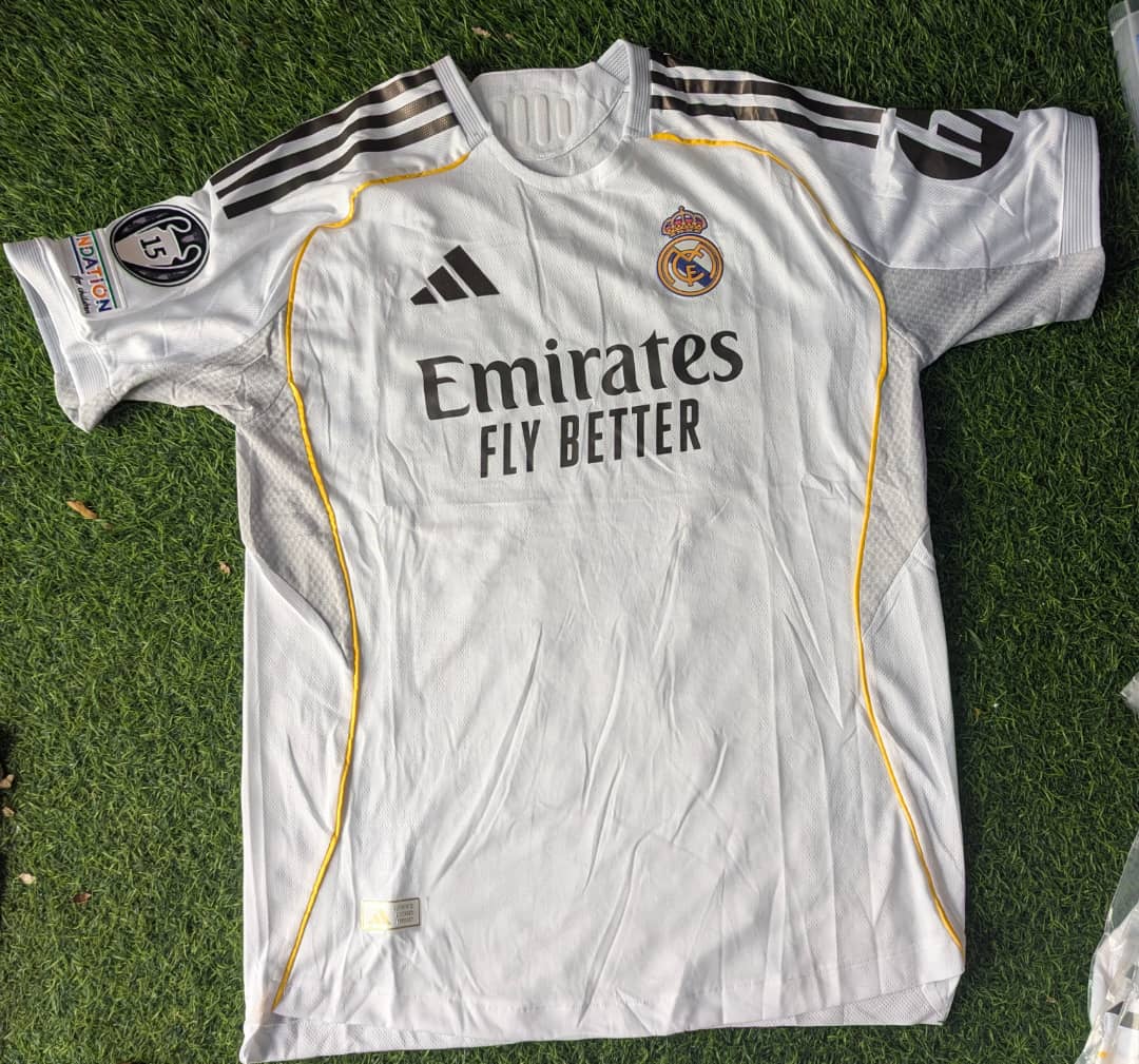 ⚽ Maillots  Officiels originaux  Real;  Barça; Arsenal et Chelsea   – Édition Moderne.